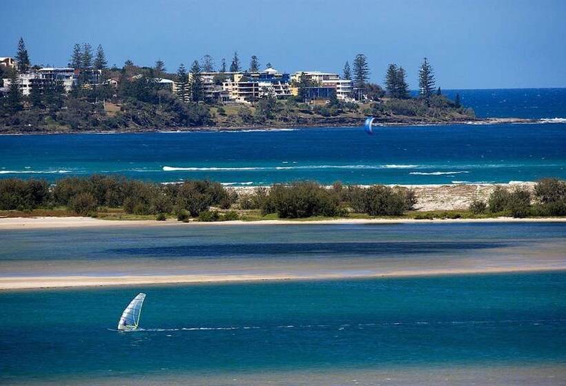 Отель Ramada Resort By Wyndham Golden Beach