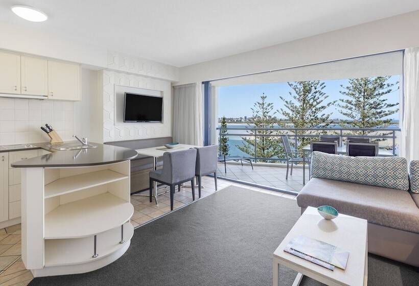 Отель Ramada Resort By Wyndham Golden Beach