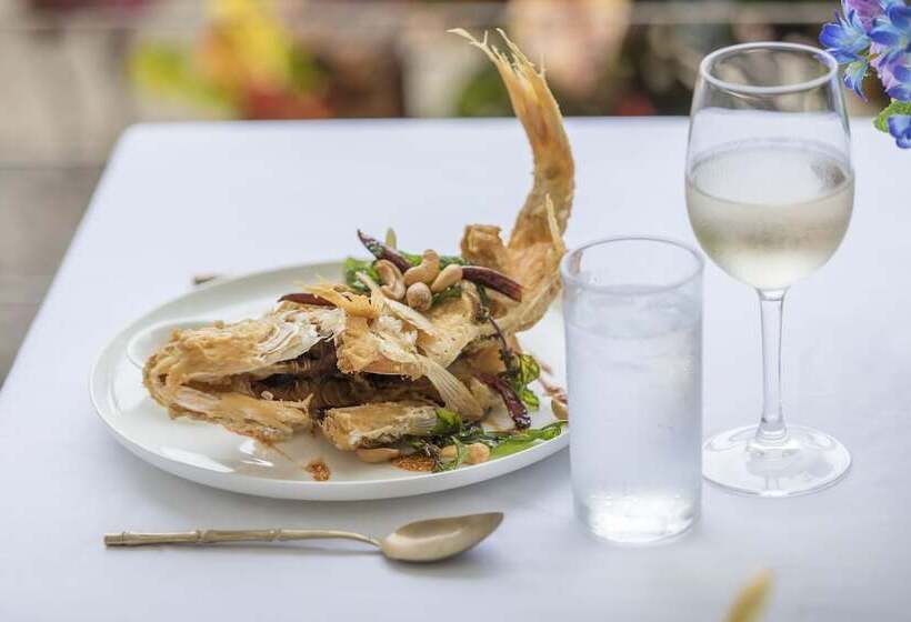 Отель Ramada Resort By Wyndham Golden Beach