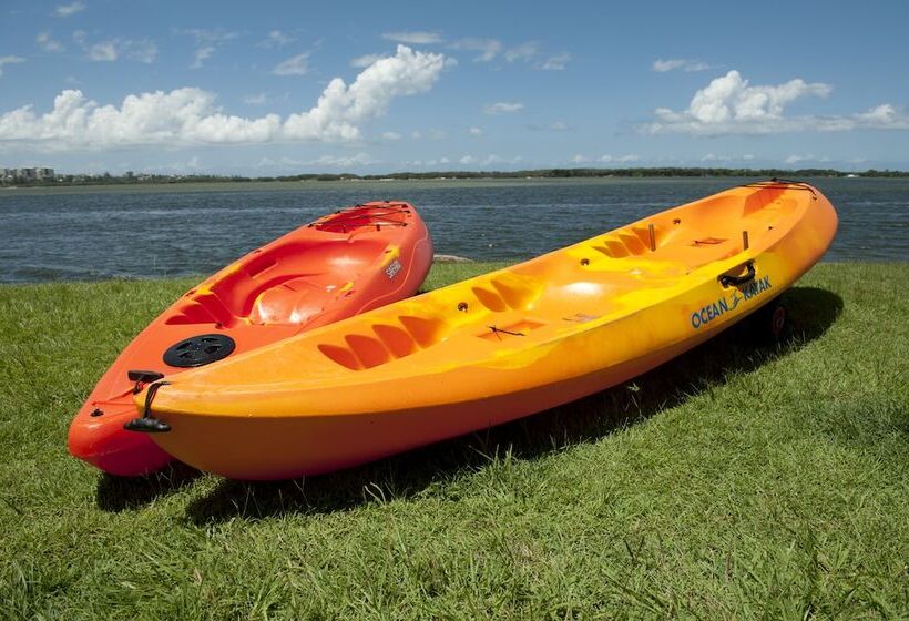 Отель Ramada Resort By Wyndham Golden Beach