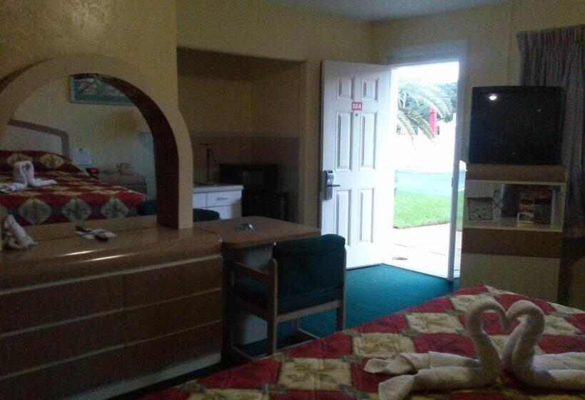 בית מלון כפרי Super Inn Daytona Beach