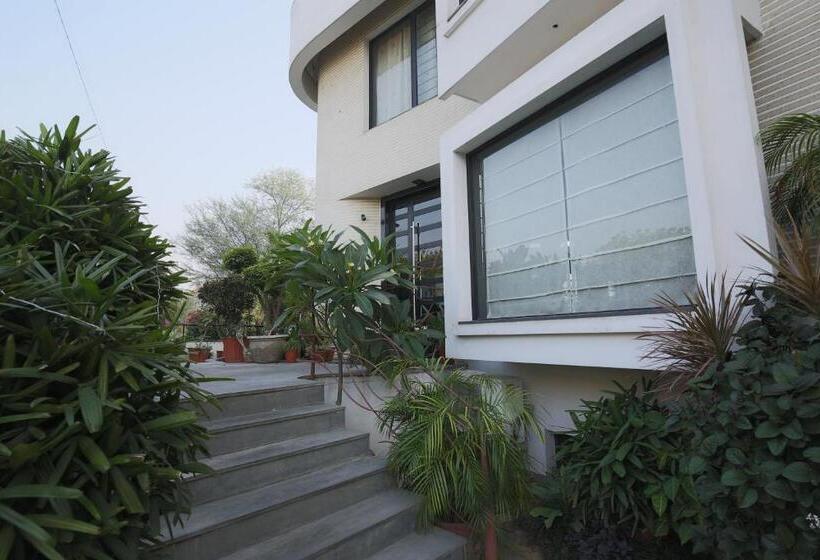 בית מלון כפרי The Saneer Jaipur