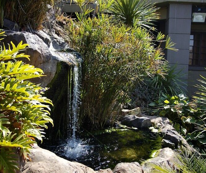 فندق Waterfalls Boutique