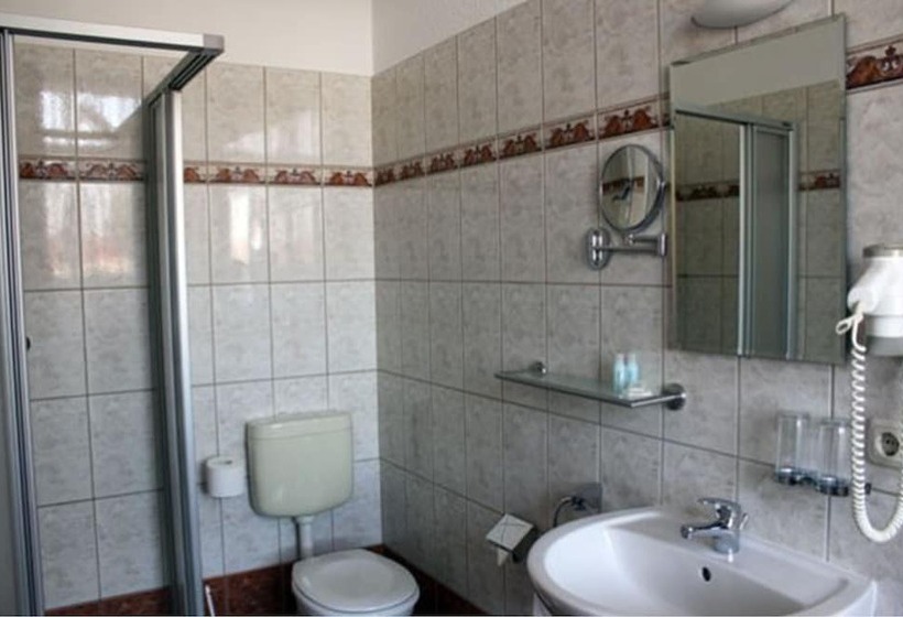 هتل Zum Alten Ponyhof