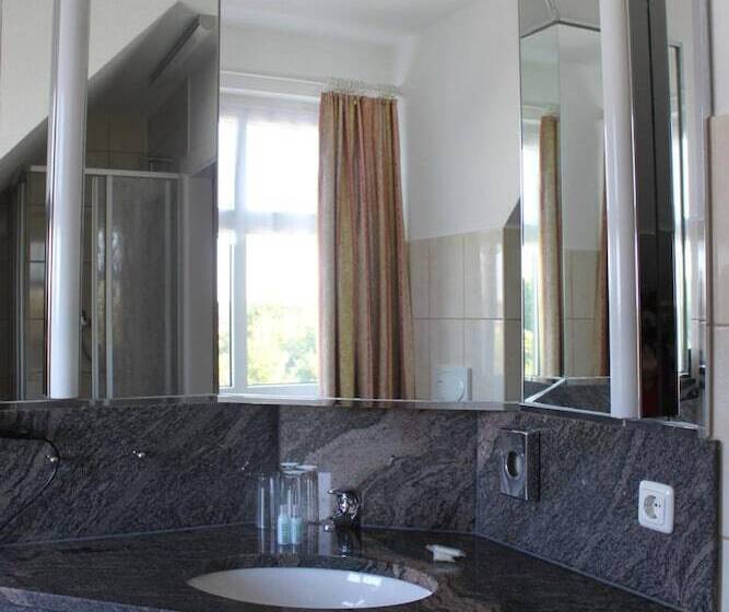 هتل Zum Alten Ponyhof