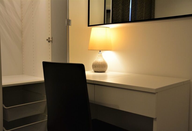 Пансион Crown Lodge Guest House