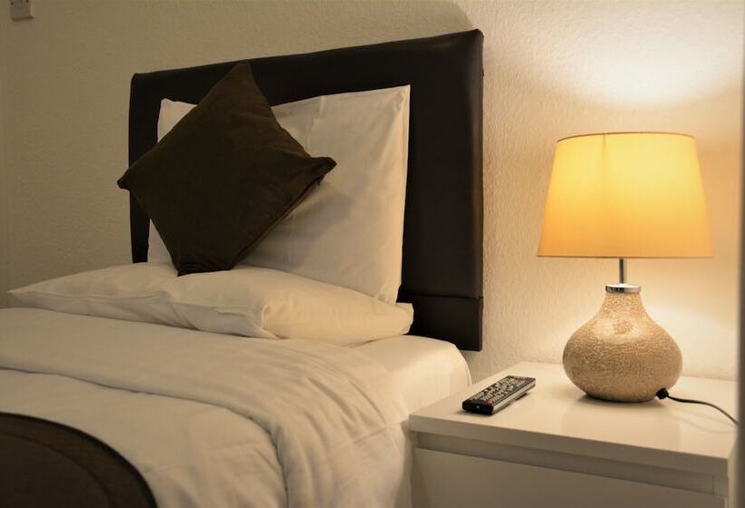 Пансион Crown Lodge Guest House