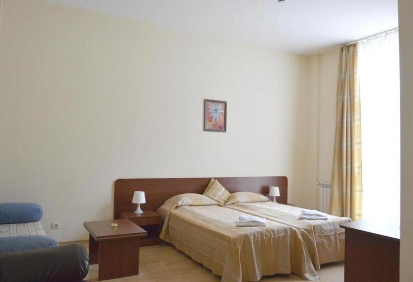 Persey Flora Apartments