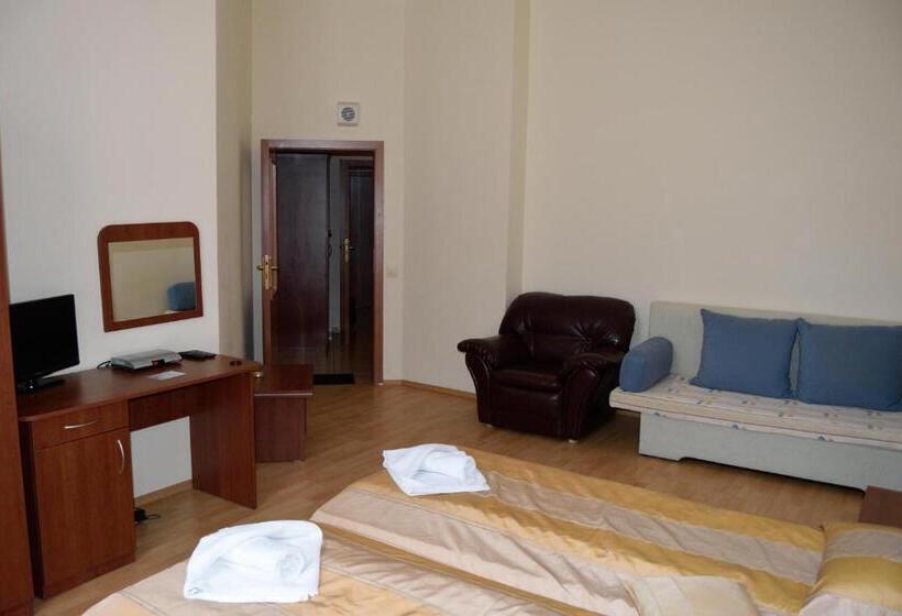 Persey Flora Apartments