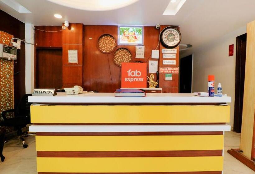 레지던스 Omega Residency