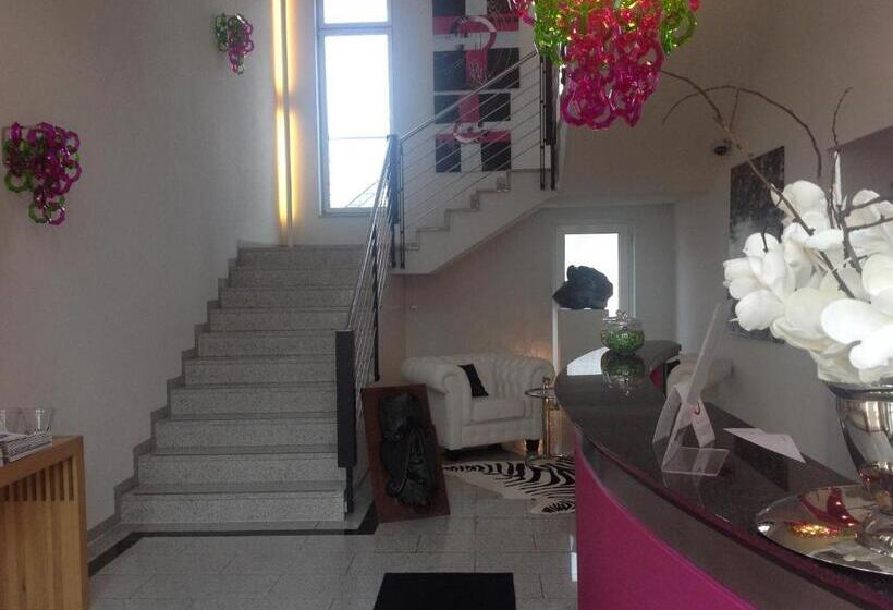 Ressmann`s Residence