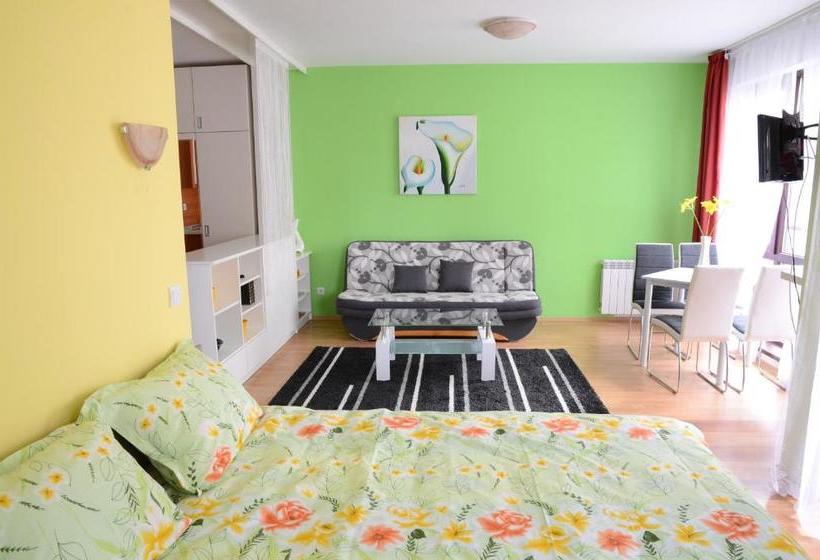 Tes Flora Apartments