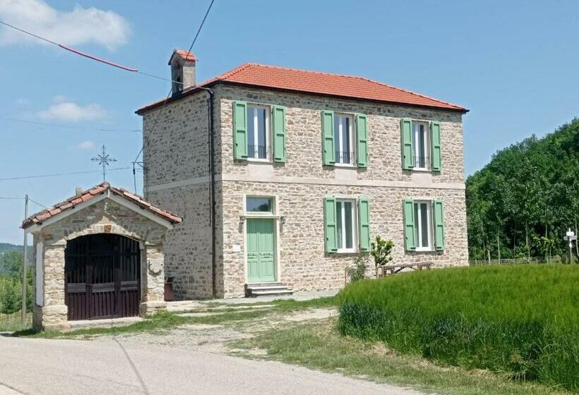 فندق صغير Rifugio Escursionistico Ex Scuola Grassi, Bubbio