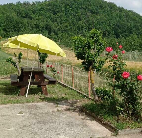 הוסטל Rifugio Escursionistico Ex Scuola Grassi, Bubbio