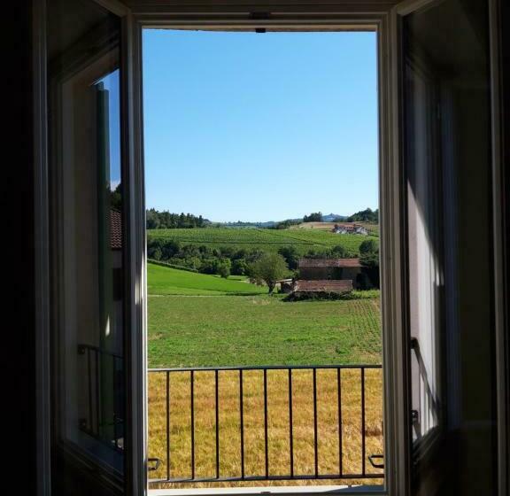 הוסטל Rifugio Escursionistico Ex Scuola Grassi, Bubbio