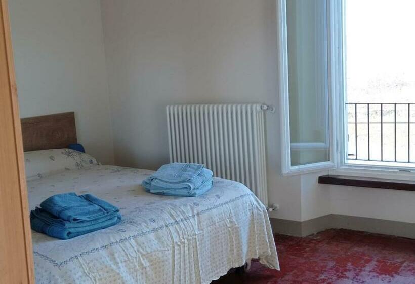 הוסטל Rifugio Escursionistico Ex Scuola Grassi, Bubbio