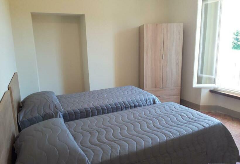 הוסטל Rifugio Escursionistico Ex Scuola Grassi, Bubbio