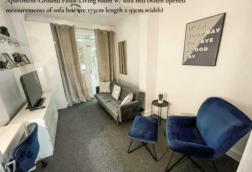 Cosy Apartments Near Hampstead Heath With Free On Site Parking & Private Gardens, Golders Green