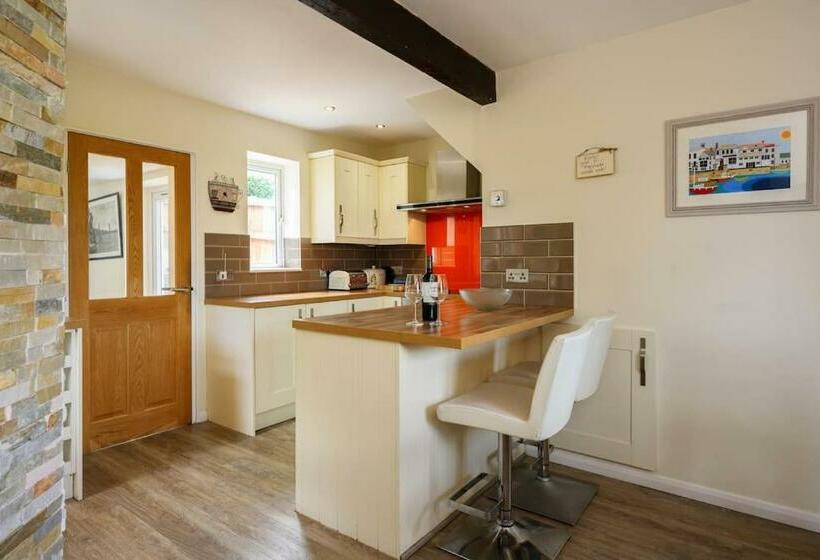 Homely Village Cottage Close To Popular Beaches