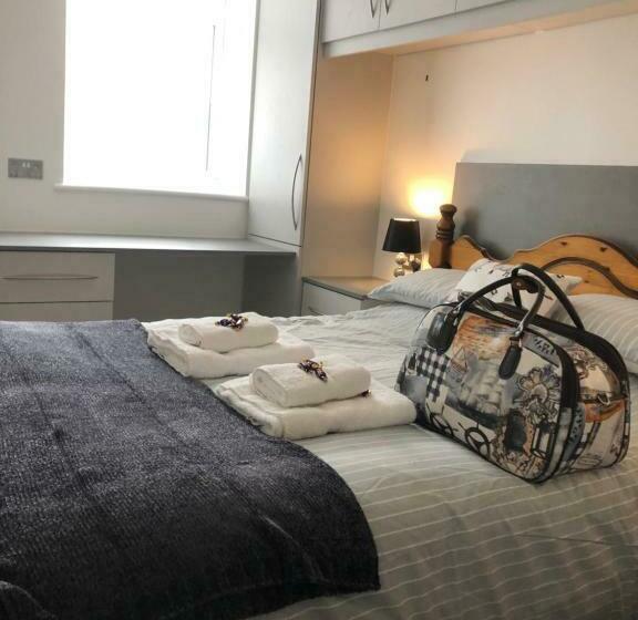 Sweet Caroline At Longton. Great Location For Stoke On Trent, The Potteries And Alton Towers