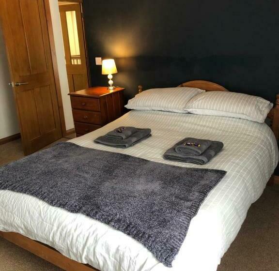 Sweet Caroline At Longton. Great Location For Stoke On Trent, The Potteries And Alton Towers