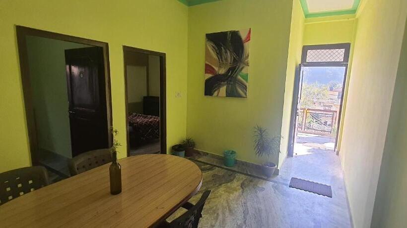הוסטל Dostel Rishikesh