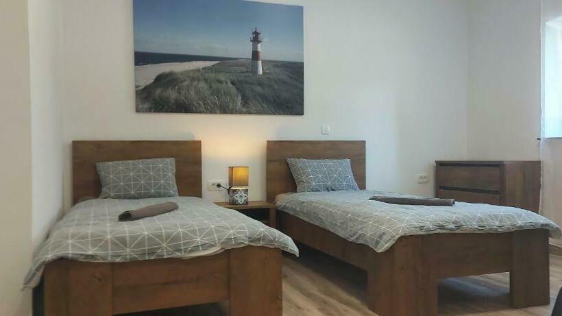 تختخواب و صبحانه Hostel Postaja