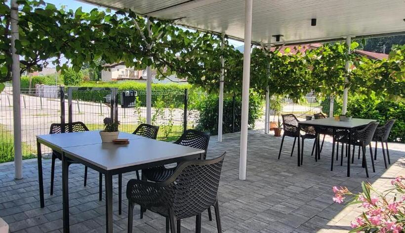 تختخواب و صبحانه Hostel Postaja