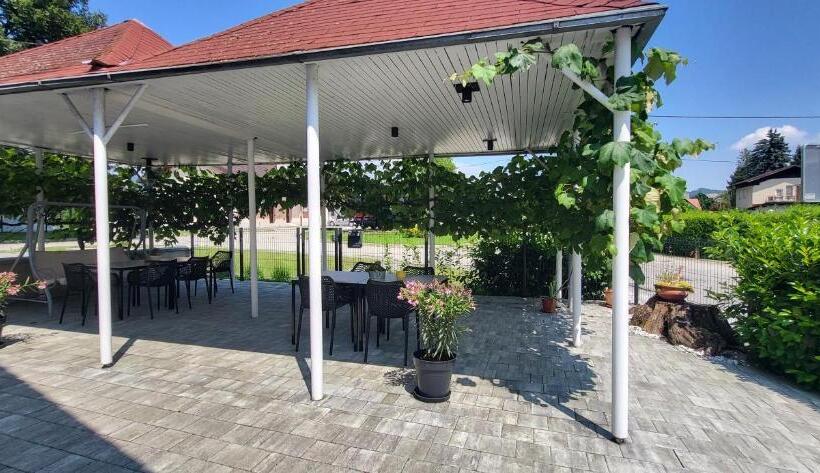 تختخواب و صبحانه Hostel Postaja