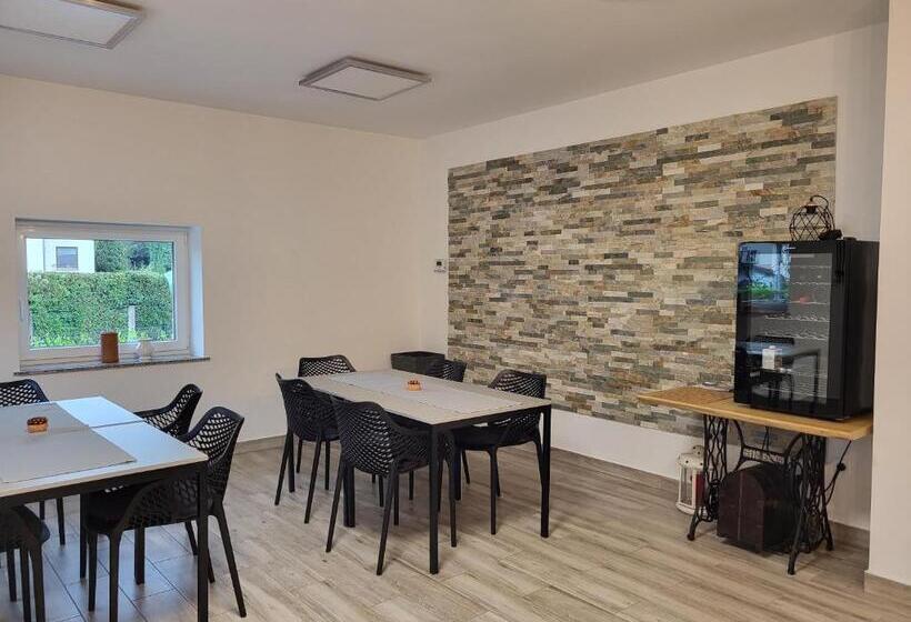 تختخواب و صبحانه Hostel Postaja