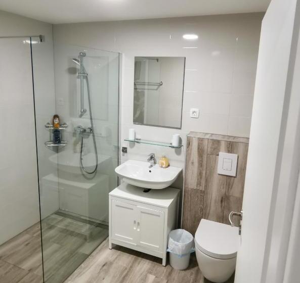 تختخواب و صبحانه Hostel Postaja