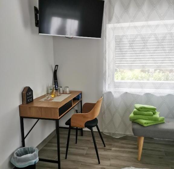 تختخواب و صبحانه Hostel Postaja