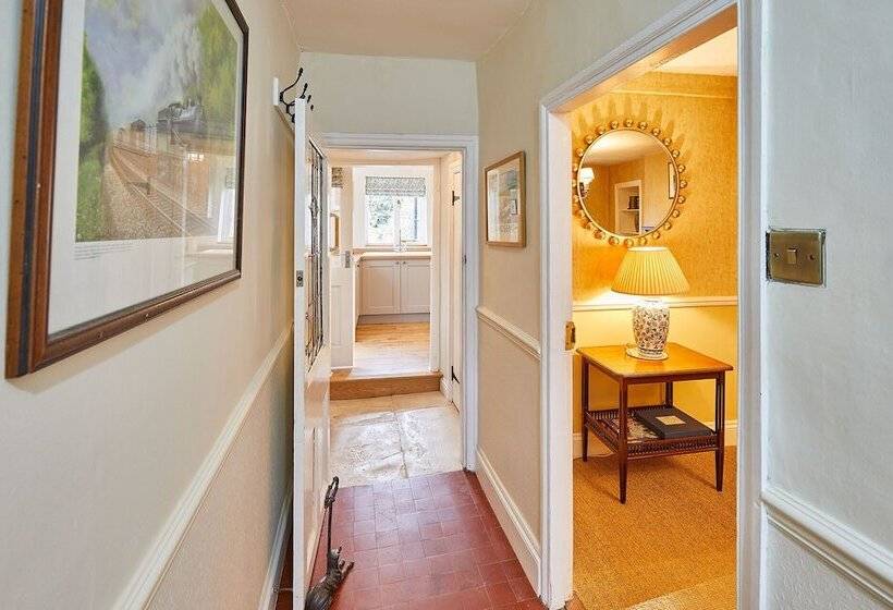 Host & Stay   Sixpence Cottage