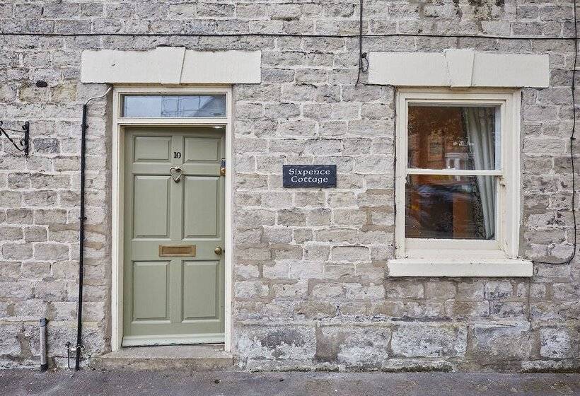 Host & Stay   Sixpence Cottage