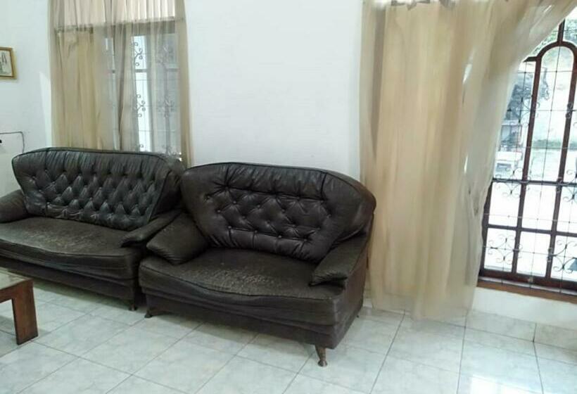 בית מלון כפרי Express O 91436 Mess Sadam