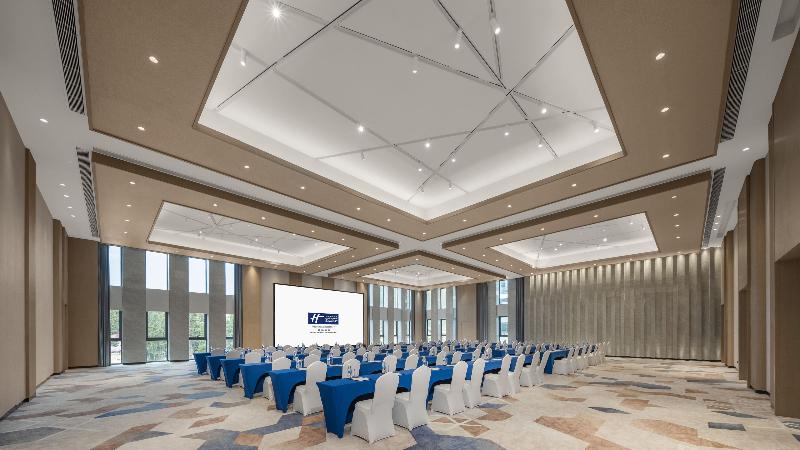 Отель Holiday Inn Express Tengchong Hot Spring, An Ihg