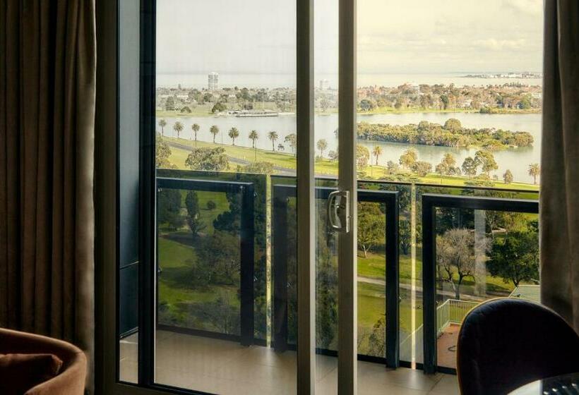 Отель The Kinson