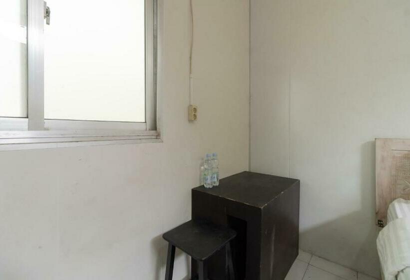 酒店 Reddoorz @ Taman Green Legon