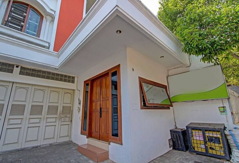 ホテル Spot On 91523 Kenari Guesthouse