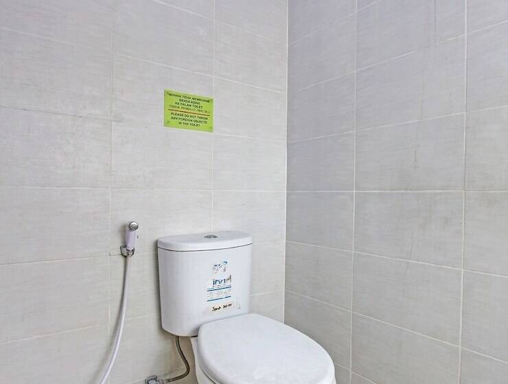 ホテル Spot On 91523 Kenari Guesthouse