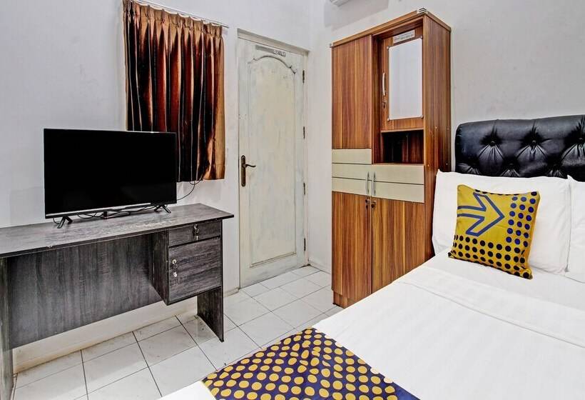 ホテル Spot On 91523 Kenari Guesthouse