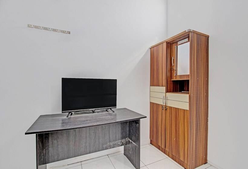 ホテル Spot On 91523 Kenari Guesthouse