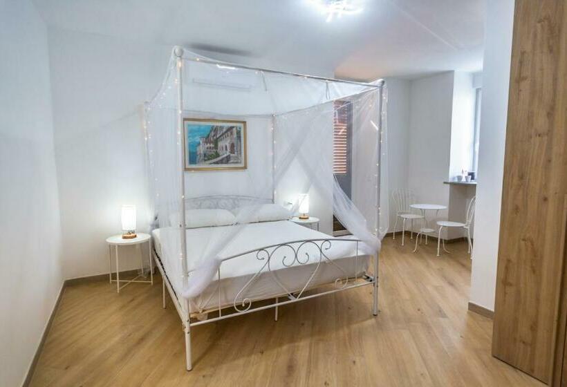 بنسيون Around Lago Maggiore Rooms
