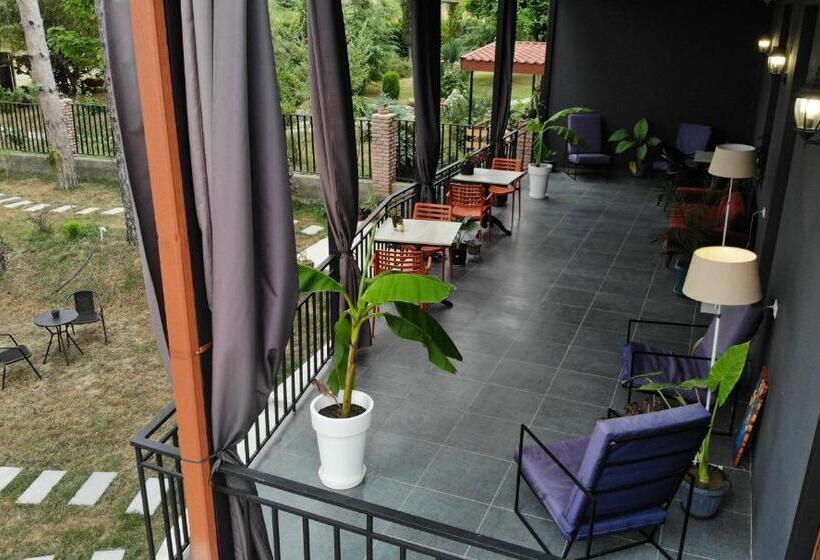 پانسیون უცხო Utskho