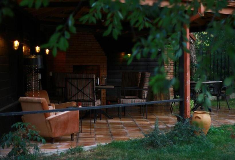 پانسیون უცხო Utskho