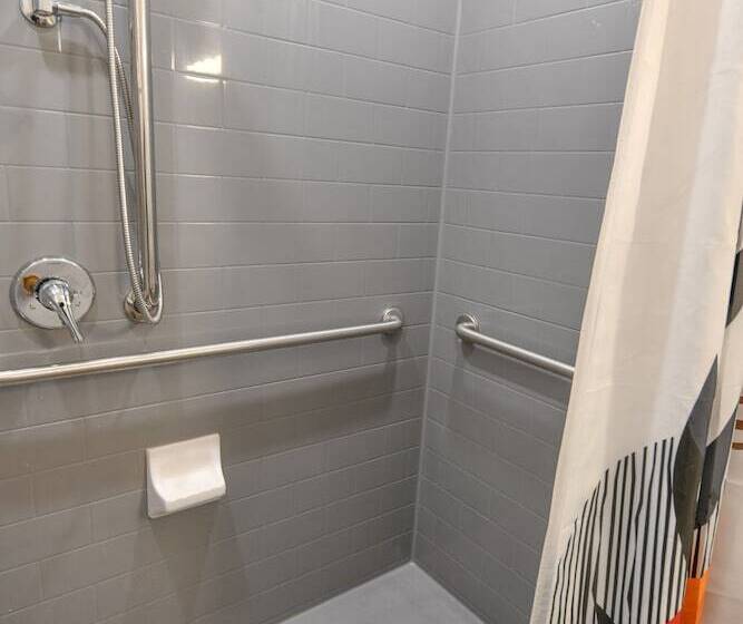 The Darmont Hotel And Suites