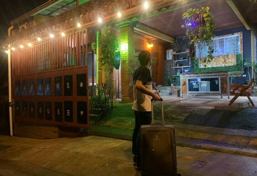 فندق صغير Gardens House, Airport Juan Santamaria, Alajuela, San Jose