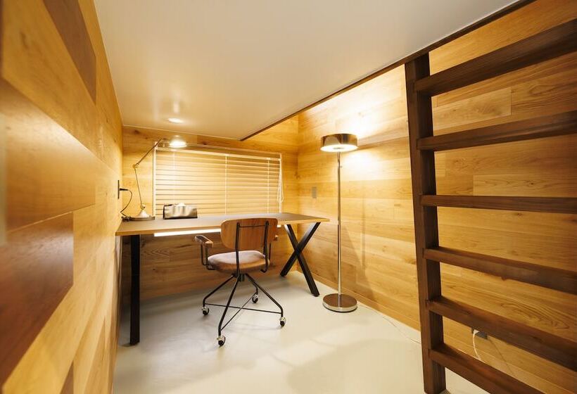 هاستل The Circle Apartment