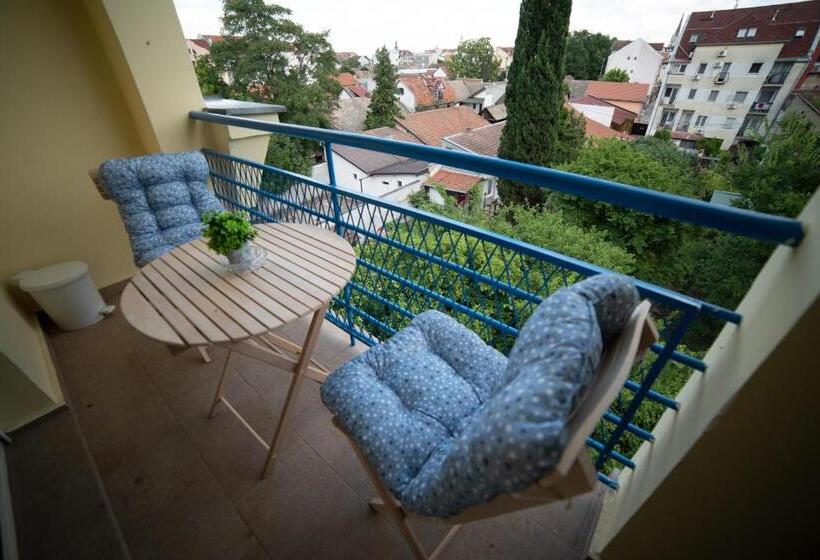 Apartment Vera With Free Garage