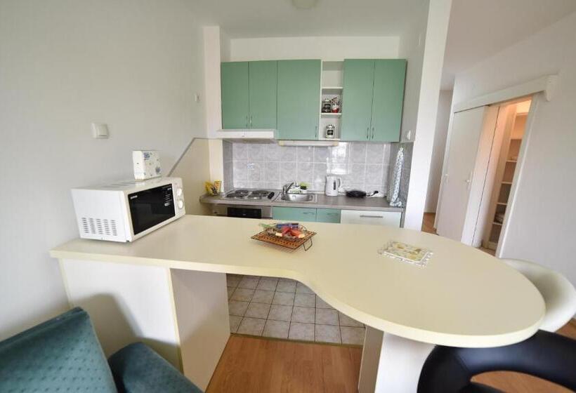 Apartment Vera With Free Garage